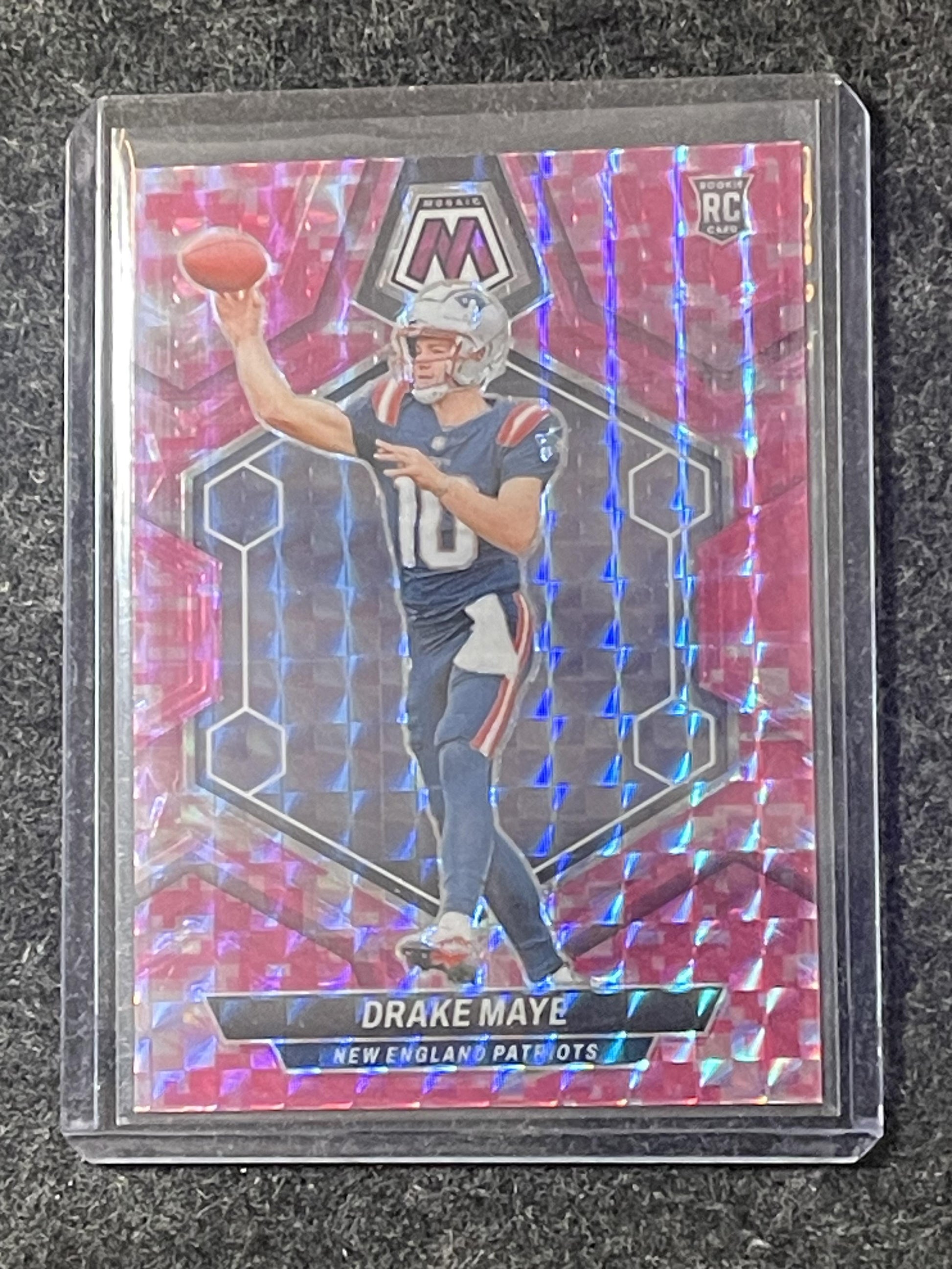 2024 Panini Mosaic #303 Drake Maye Mosaic Camo Pink New England Patriots