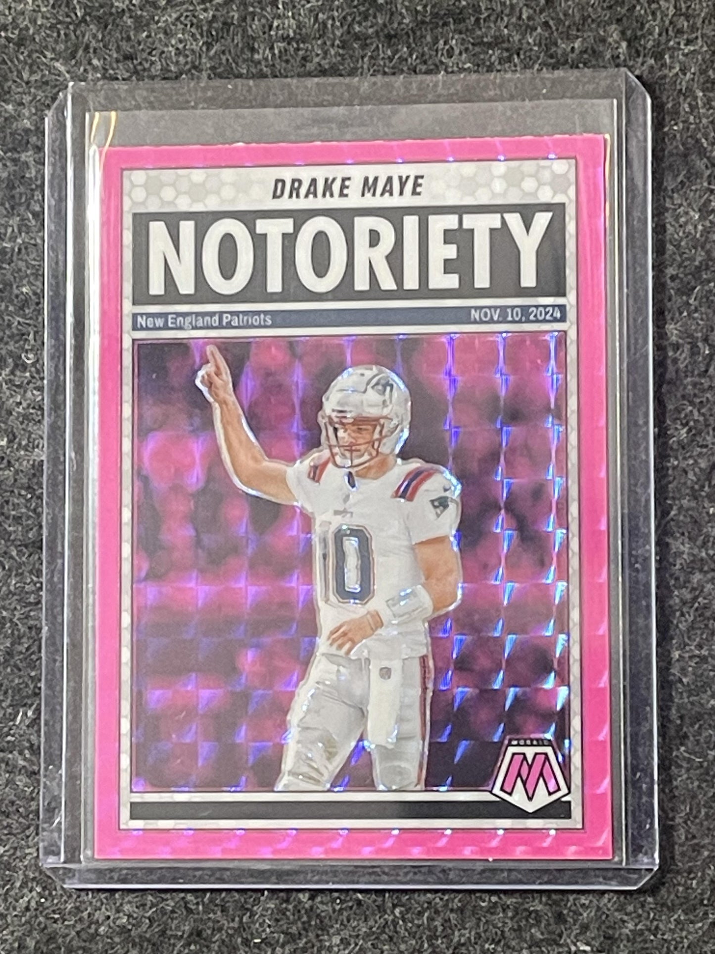 2025 Panini Mosaic #3 Drake Maye Notoriety Mosaic Pink Fluorescent Patriots