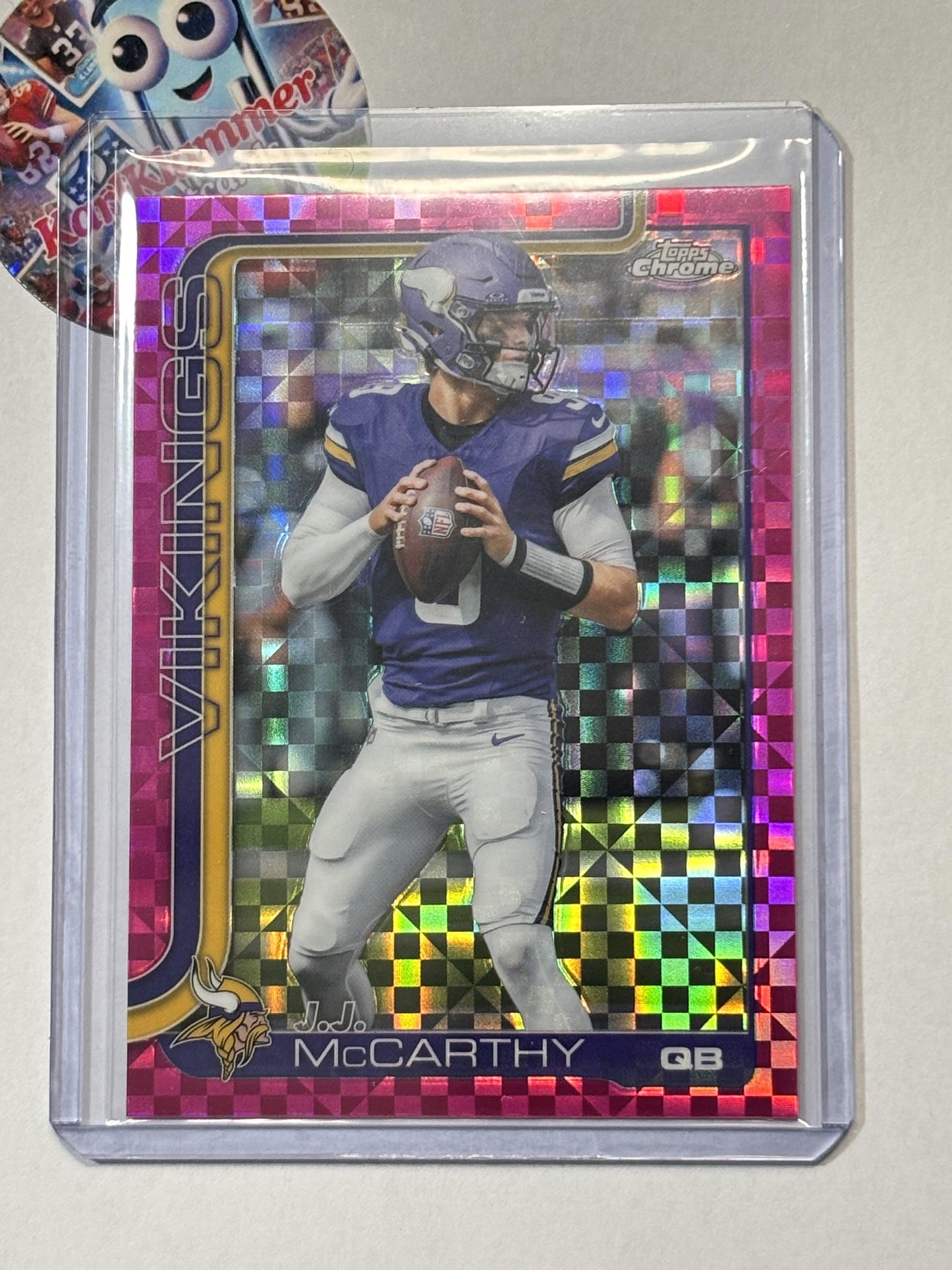 2025 Topps Chrome #199 J.J. McCarthy Hot Pink X-Fractor Minnesota Vikings
