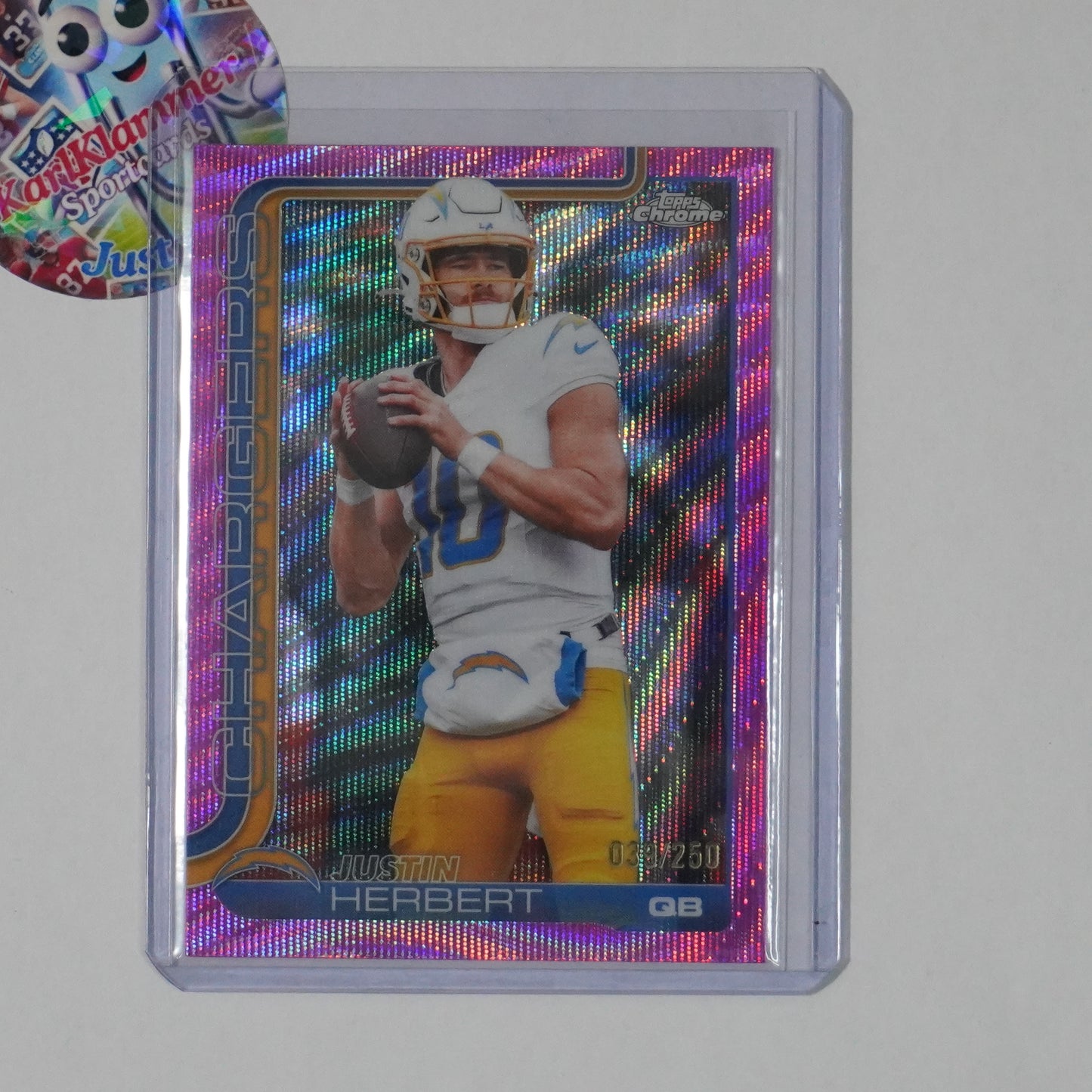 2025 Topps Chrome #158 Justin Herbert Pink Wave Refractor #/250 Chargers