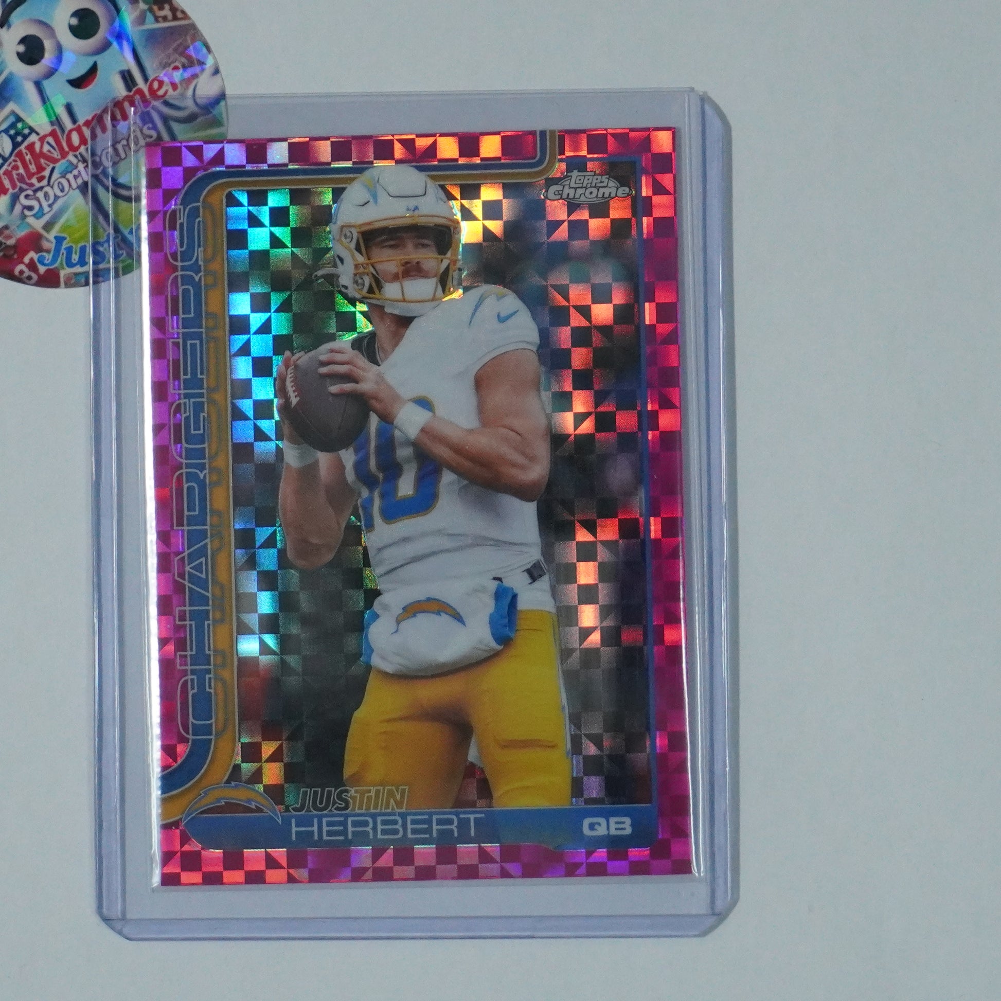 2025 Topps Chrome #158 Justin Herbert Hot Pink X-Fractor Los Angeles Chargers