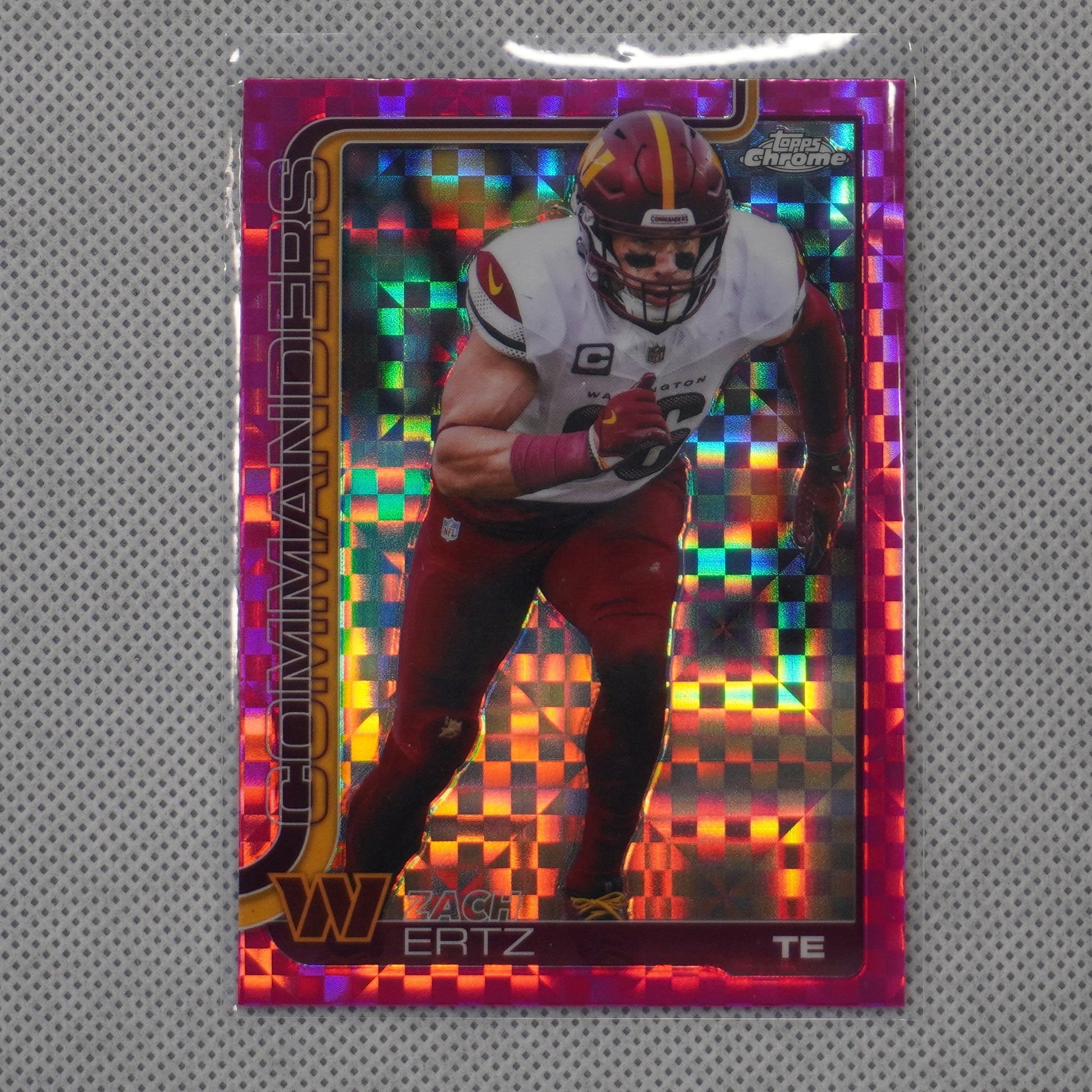2025 Topps Chrome #297 Zach Ertz Hot Pink X-Fractor Washington Commanders