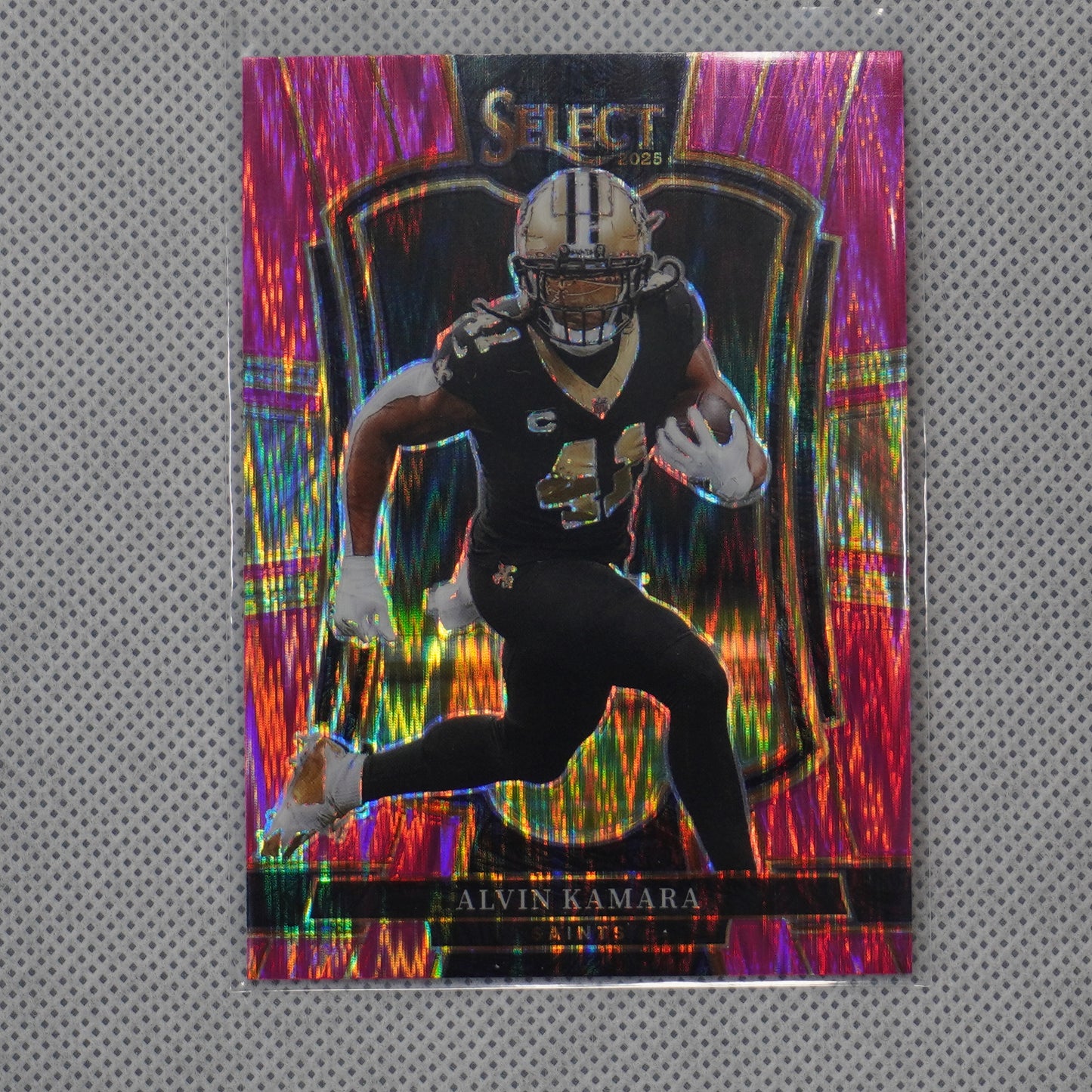 2025 Panini Select #140 Alvin Kamara Pink Prizm Shock New Orleans Saints