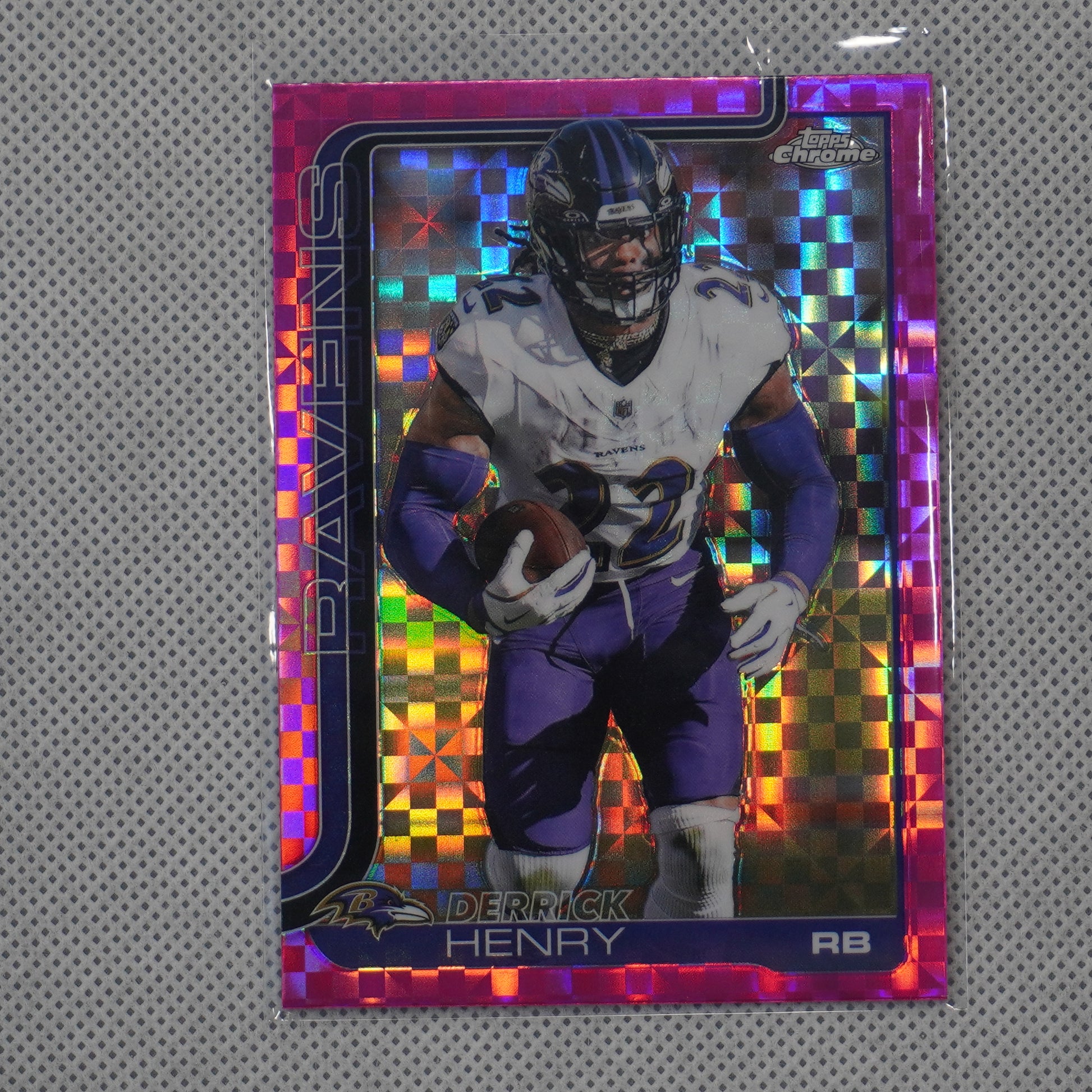 2025 Topps Chrome #25 Derrick Henry Hot Pink X-Fractor Baltimore Ravens