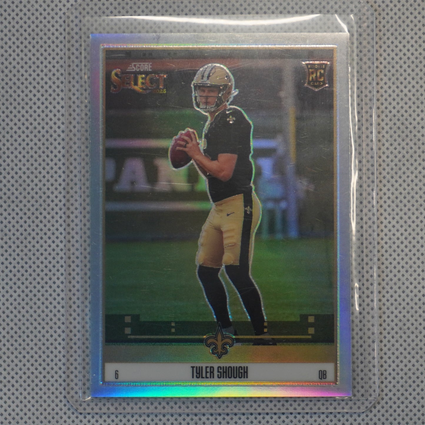2025 Panini Select #8 Tyler Shough Score Select Throwback Prizm New Orleans Saints