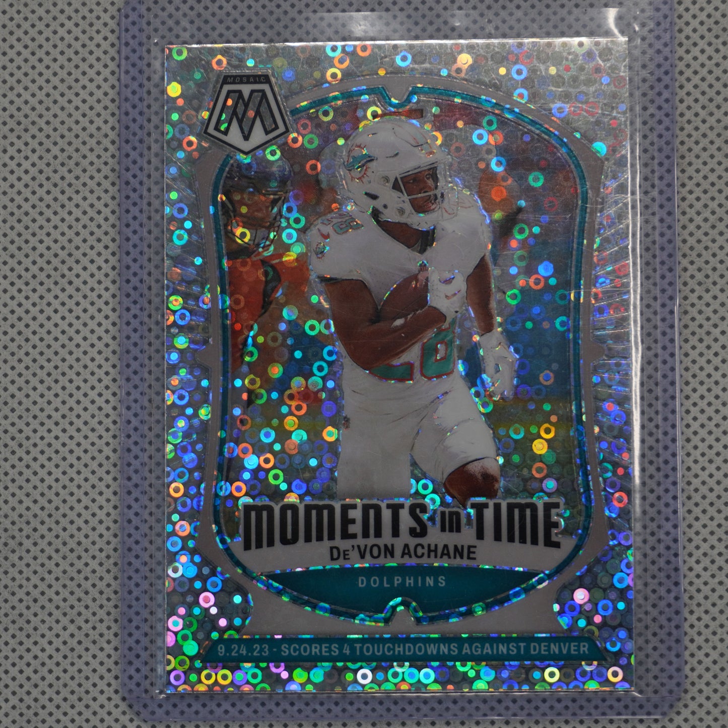 2024 Panini Mosaic #16 De'Von Achane Moments in Time No Huddle Silver Miami Dolphins