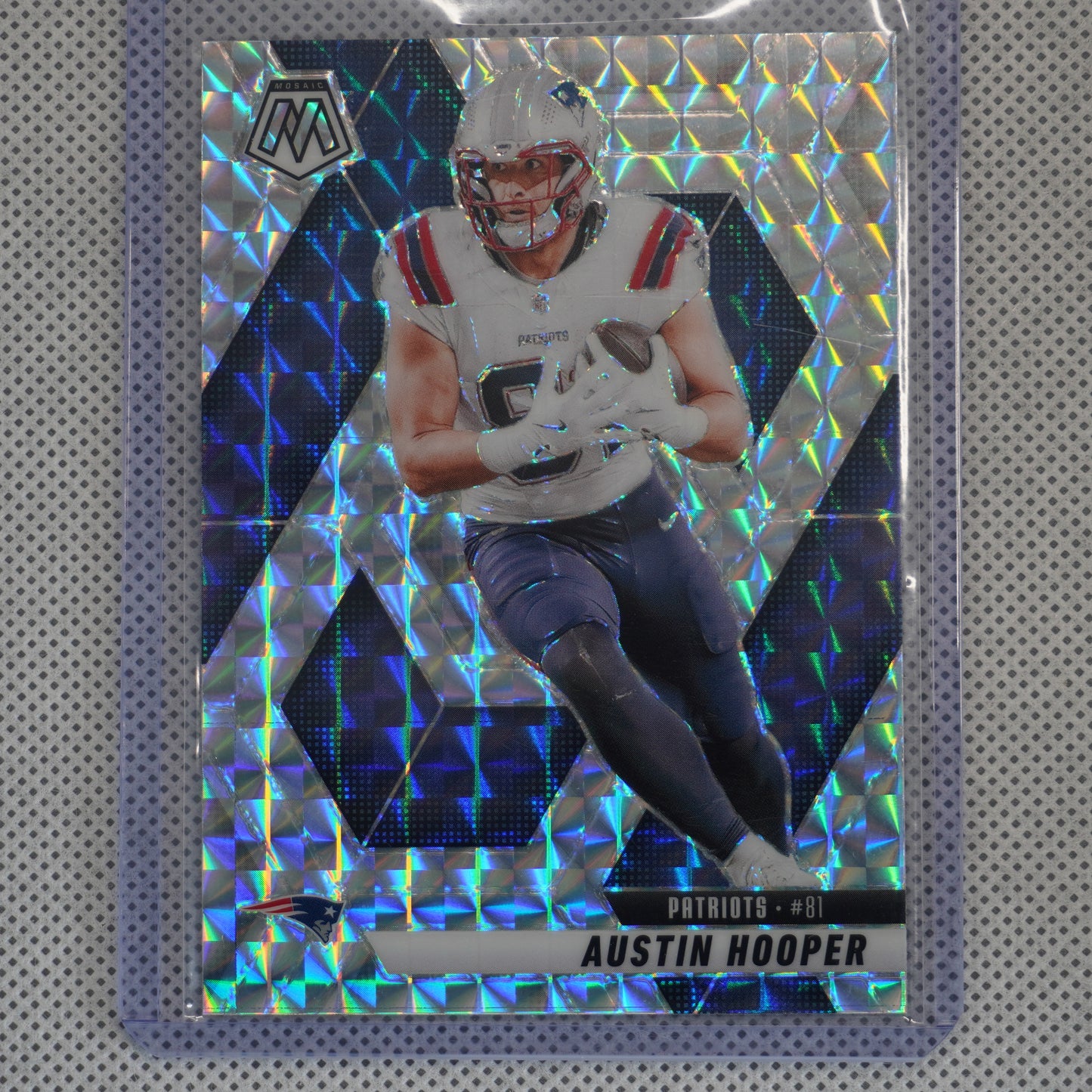 2025 Panini Mosaic #204 Austin Hooper Mosaic New England Patriots