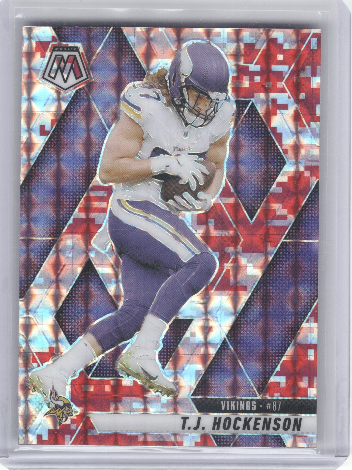 2025 Panini Mosaic #117 T.J. Hockenson Mosaic Camo Pink Minnesota Vikings
