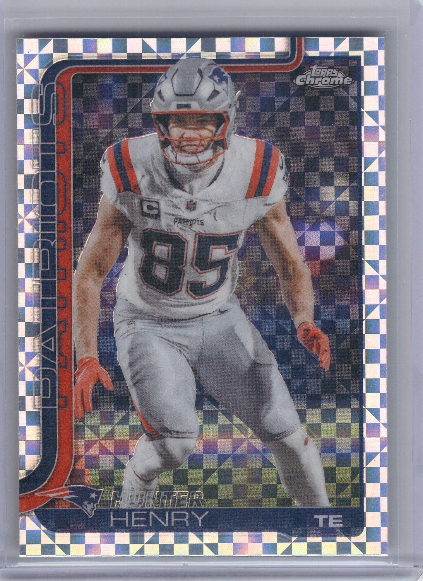 2025 Topps Chrome #209 Hunter Henry X-Fractor New England Patriots