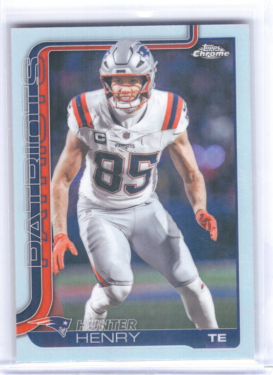 2025 Topps Chrome #209 Hunter Henry Refractor New England Patriots
