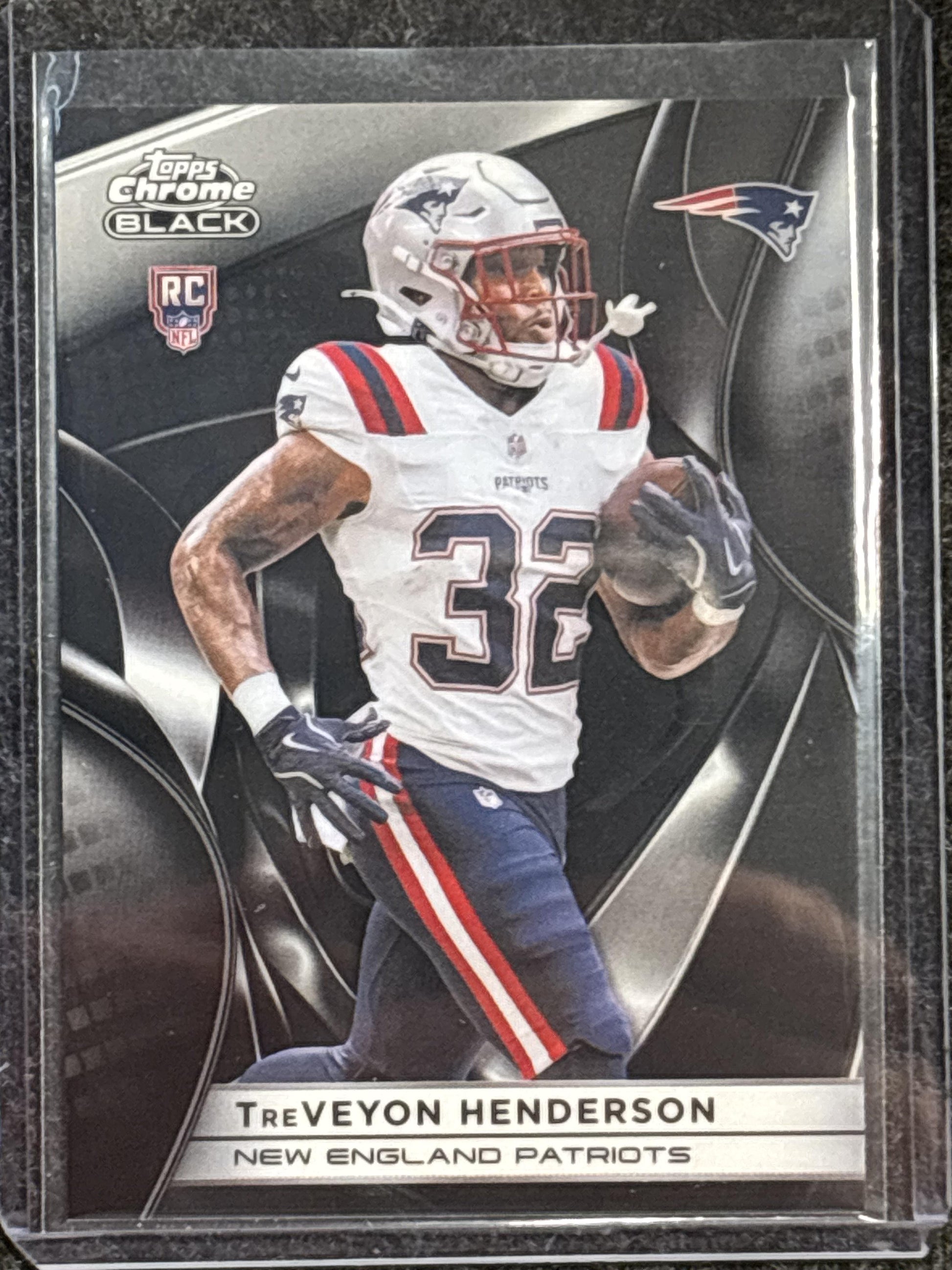 2025 Topps Chrome Black #131 Treveyon Henderson Patriots