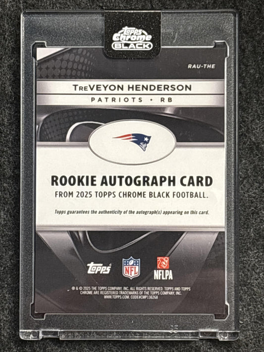 2025 Topps Chrome Black #RAU-THE TreVeyon Henderson Rookie Autographs Purple Mini-Diamond Refractor New England Patriots SN, Auto