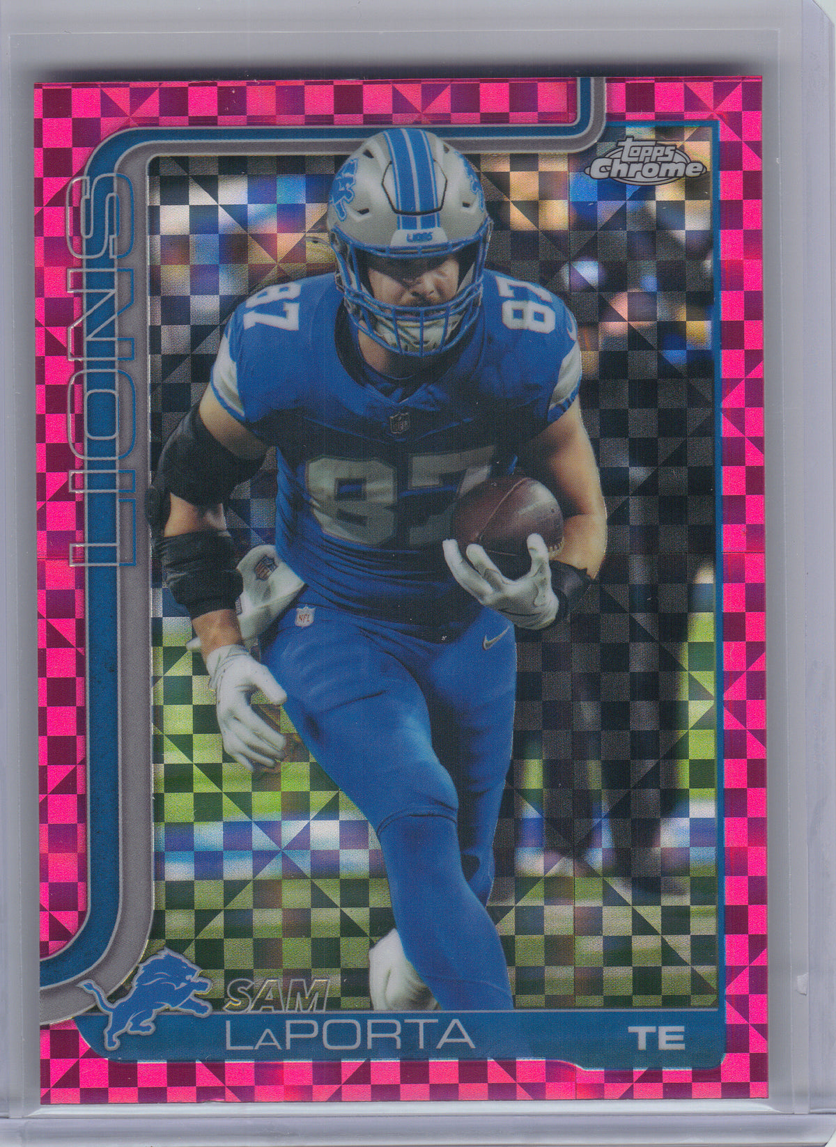 2025 Topps Chrome #100 Sam LaPorta Hot Pink X-Fractor Detroit Lions