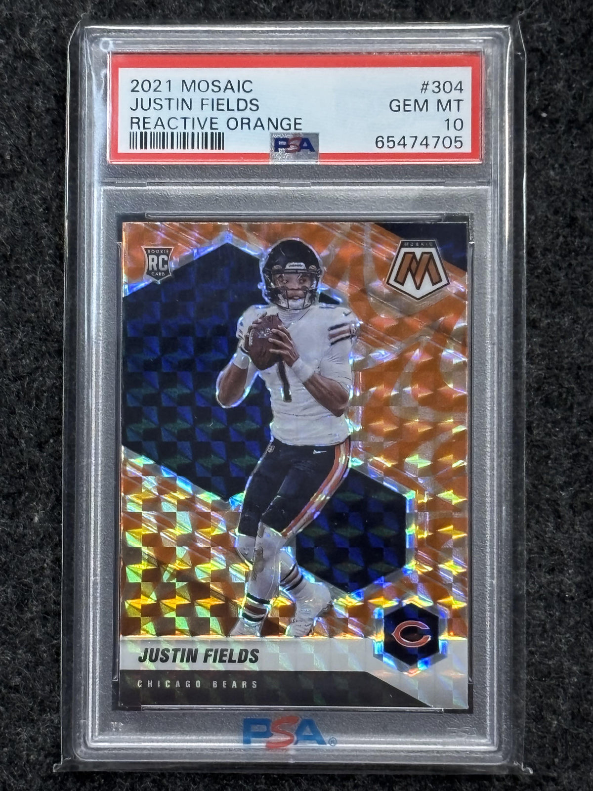 2021 Panini Mosaic #304 Justin Fields Reactive Orange PSA 10 Chicago Bears RC