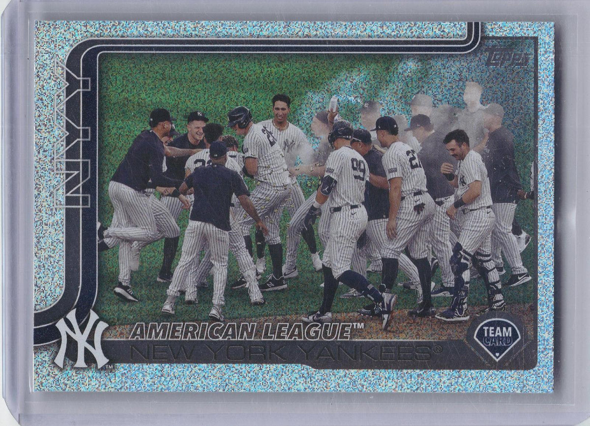 2025 Topps #123 New York Yankees Sandglitter New York Yankees